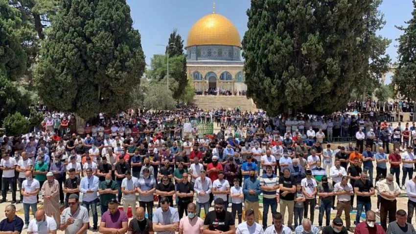 40 ألف يؤدون صلاة الجمعة في المسجد الأقصى