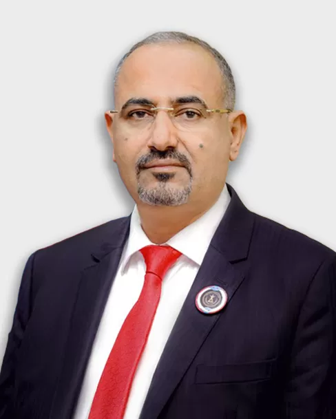 اليمن: الزبيدي يعلن تعيينات جديدة تتحدى صلاحيات العليمي وتثير جدلاً سياسيًا