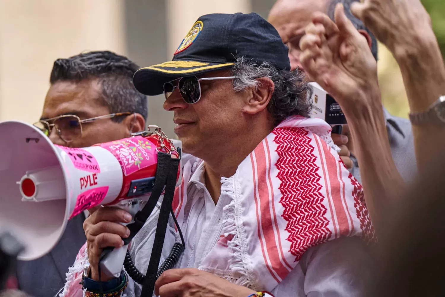 أميركا تعلن إلغاء تأشيرة الرئيس الكولومبي بعد تحريضه الجيش على رفض أوامر ترمب