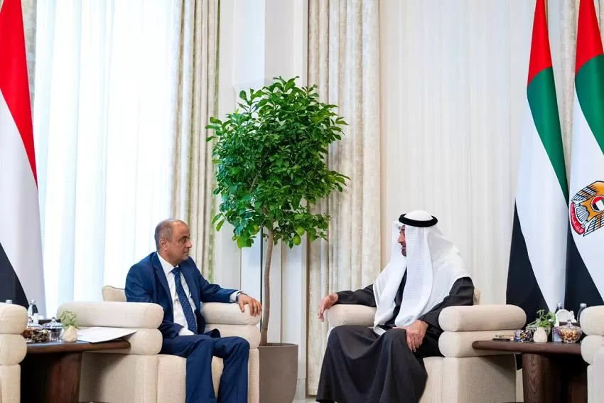 الرئيس الإماراتي يبحث مع رئيس الوزراء اليمني مستجدات الأوضاع وجهود الإصلاح الاقتصادي