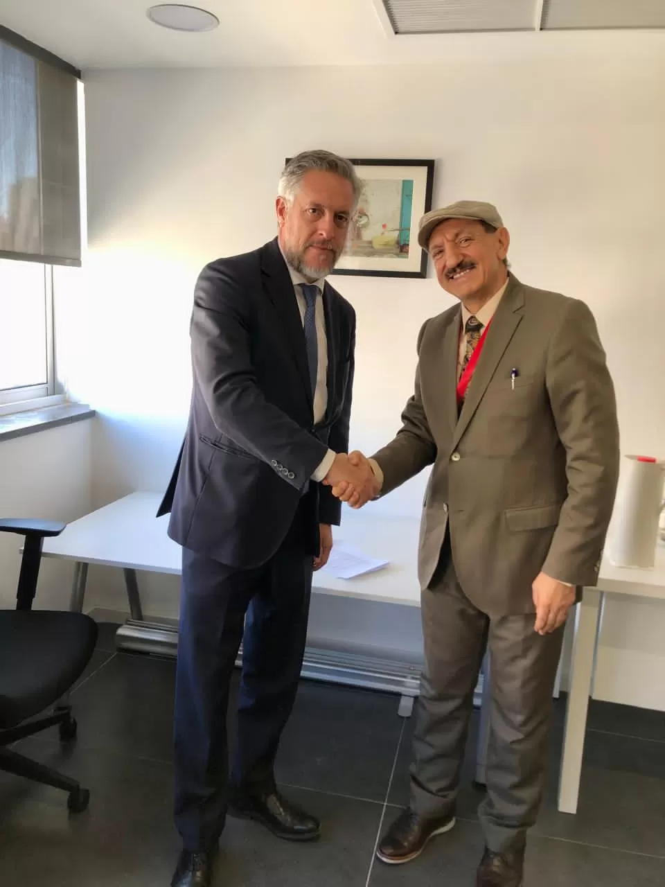 الشيخ د. مصطفى بن خالد يلتقي سعادة سفير الاتحاد الأوروبي لمناقشة جهود السلام في اليمن