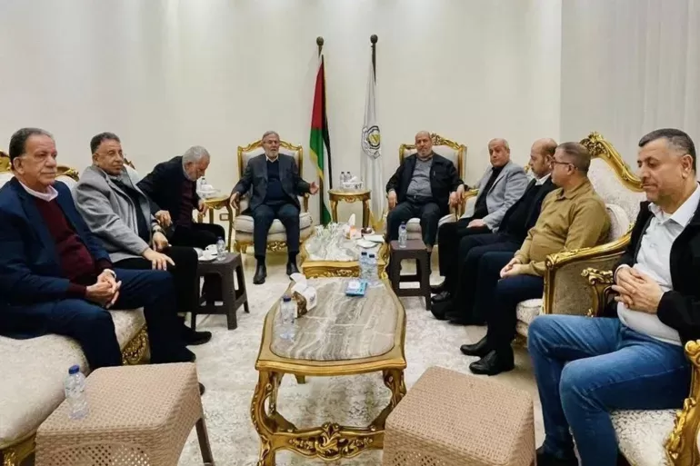 لقاء بين حماس وفتح يسبق اجتماعات الفصائل الفلسطينية في القاهرة حول اتفاق غزة