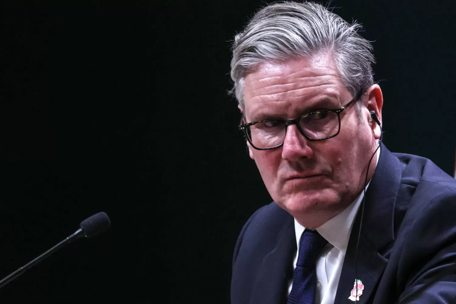 بريطانيا تنقل مئات الاشخاص من طالبي اللجوء إلى مواقع عسكرية