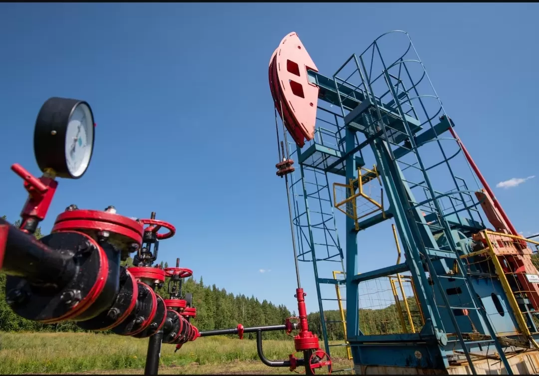 النفط يرتفع وسط آمال قوية بإعادة فتح الحكومة الأمريكية قريباً