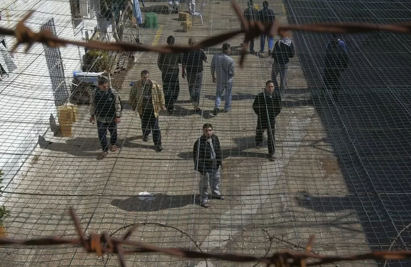 المرصد الأورومتوسطي: مشروع قانون إسرائيلي لإعدام الأسرى الفلسطينيين يمثل تصعيدًا خطيرًا