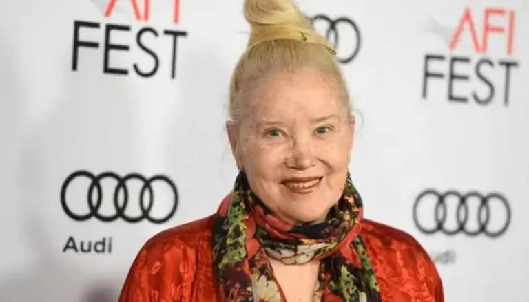 وفاة نجمة هوليوود سالي كيركلاند عن 84 عاماً