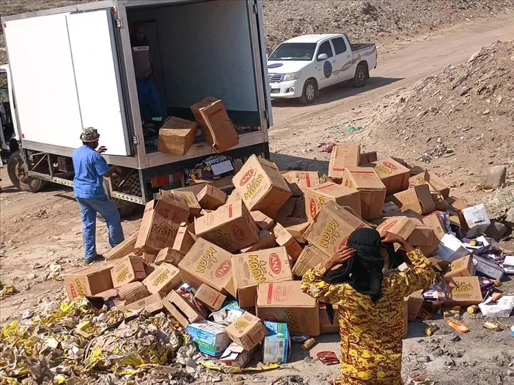 اليمن:  إتلاف 4 أطنان من المواد الفاسدة في حملة لصحة البيئة في عدن