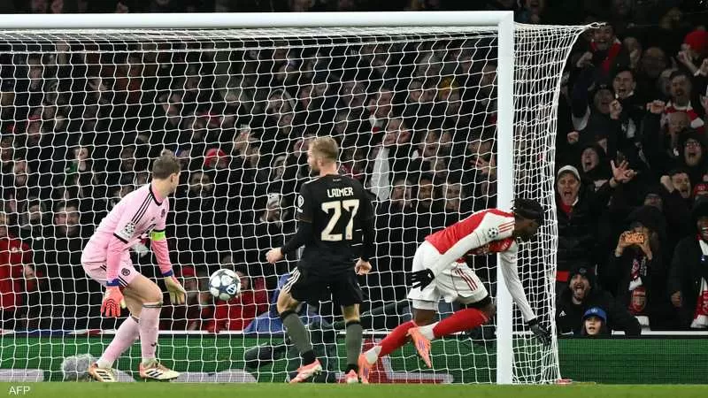 Arsenal snatch Champions League top spot with rare win over Bayern Munich.