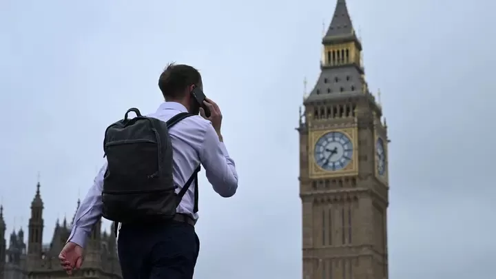 معدل الهجرة إلى بريطانيا ينخفض لأدنى مستوى منذ 2021