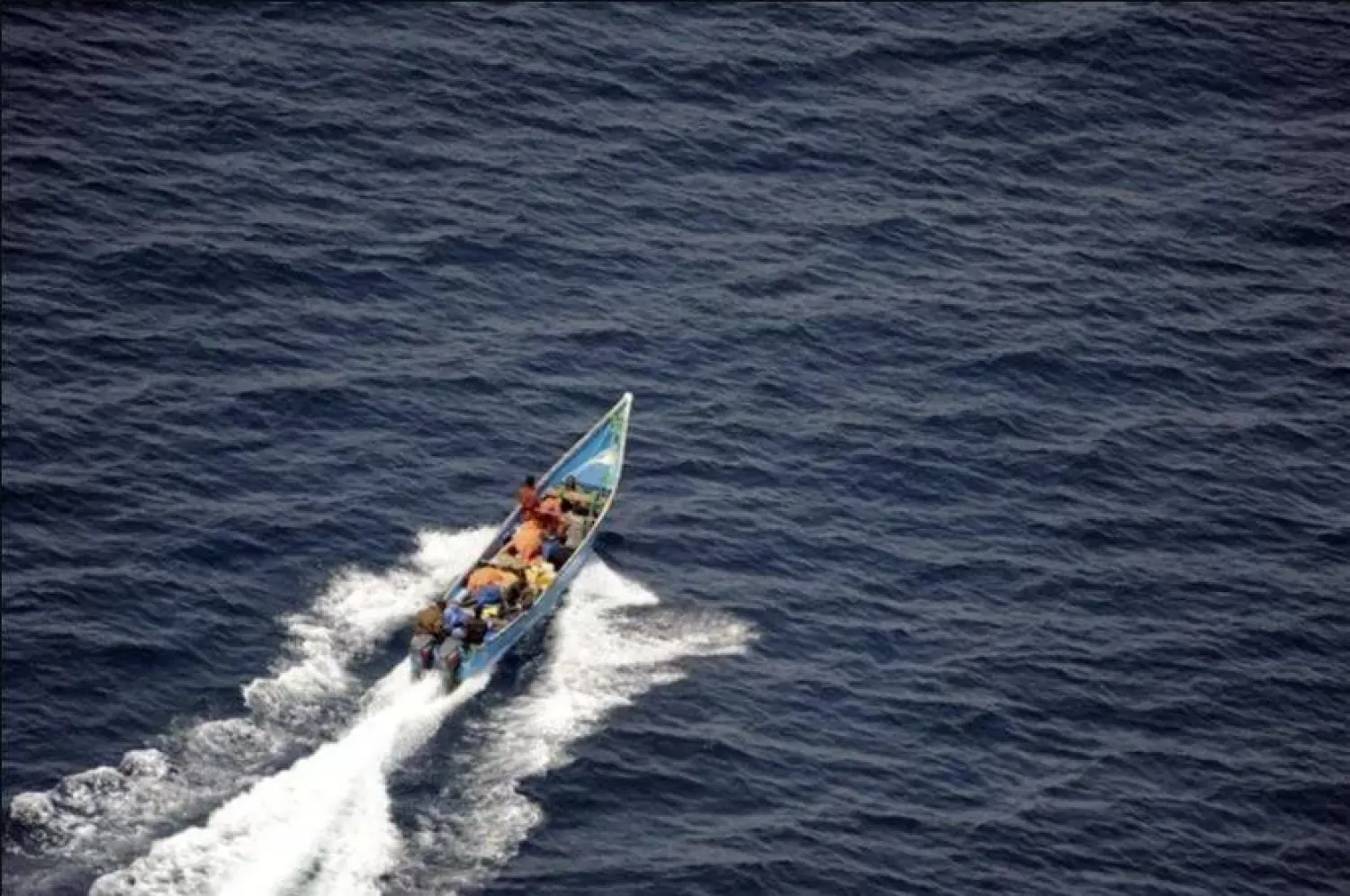 إيران تحتجز سفينة تهريب وقود في الخليج