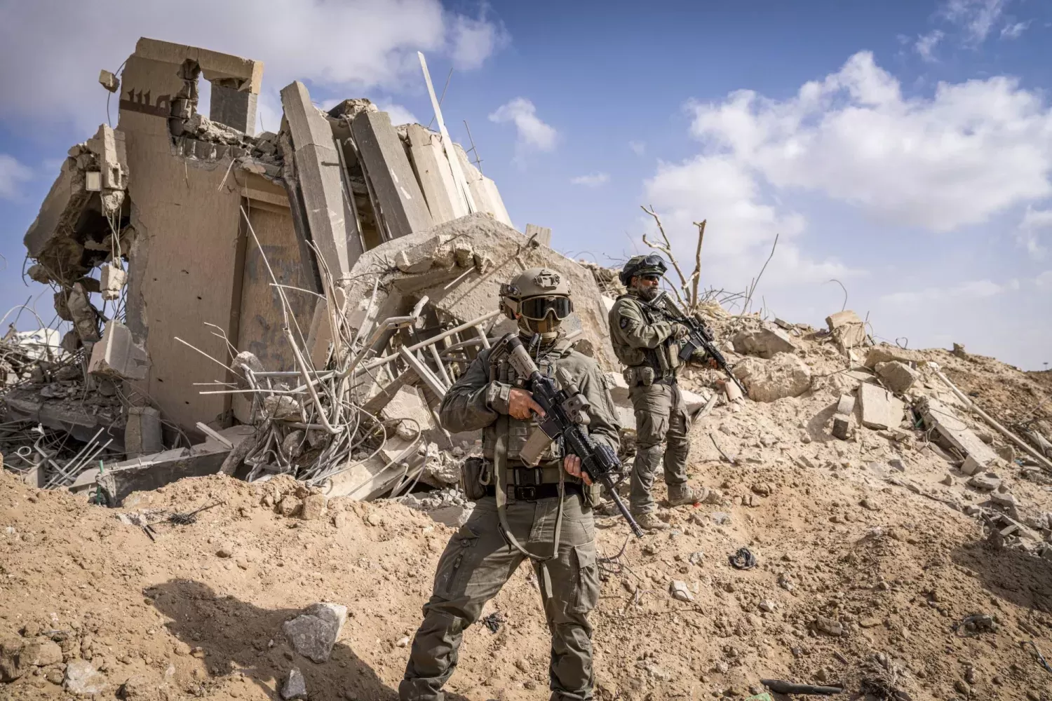 Rafah tunnels ablaze... Israel kills fighters and negotiations for the exit of besieged Hamas members.