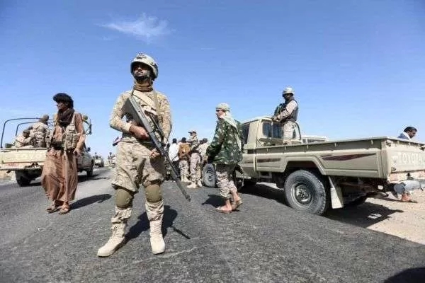 Yemen: Houthis impose a tight siege on Al-Khajja market and close the main road for the second day.