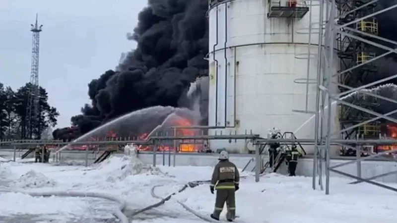 Ukrainian drone attack causes fire at Russian oil depot in Tambov.