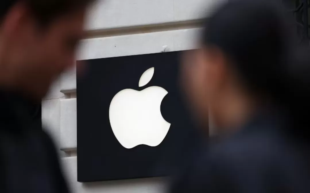 Apple and Google warn users worldwide of electronic espionage threats originating from government entities.