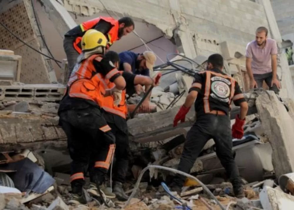 أنقاض تحصد الأرواح ومستشفيات بلا دواء.. أرقام صادمة من غزة