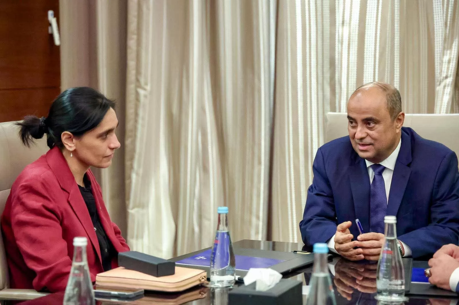 اليمن: المملكة المتحدة تشيد بتركيز الحكومة اليمنية على الخدمات والأمن ويؤكد دعم وحدة البلاد