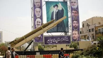 تباين إيراني بشأن مناورات صاروخية وسط توترات مع الولايات المتحدة وإسرائيل