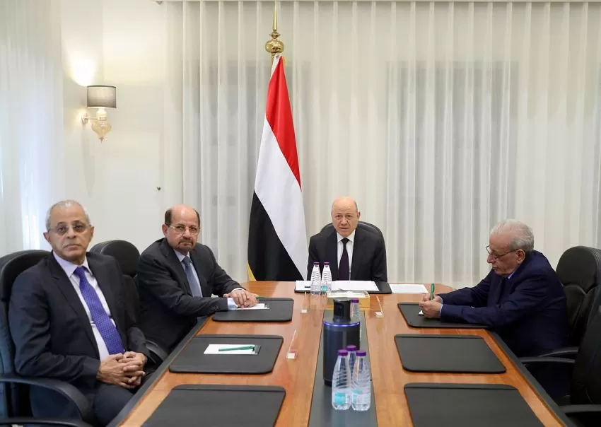 اليمن: العليمي يحذر من فرض سلطات موازية ويضع البعثات الدبلوماسية أمام تحديات حماية وحدة الدولة