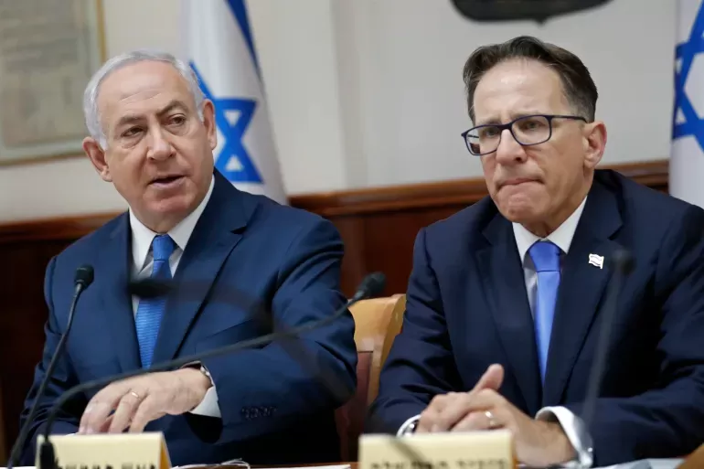 قراصنة يسرّبون مواد يقولون إنها "حساسة" عقب اختراق هاتف مدير مكتب نتنياهو