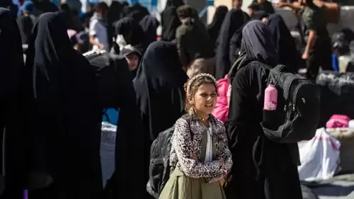 العراق يعلن عودة 230 أسرة من "الهول" السوري