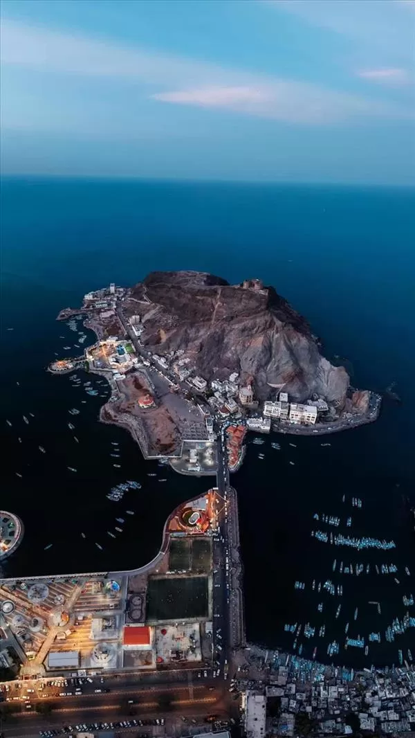 رئاسة الجمهورية اليمنية: قيود الانتقالي على تنقّل المواطنين إلى عدن انتهاك جسيم للدستور واتفاق الرياض